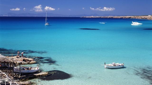 Cala Saona presume de aguas azul turquesa.