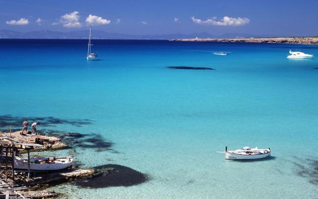 Cala Saona presume de aguas azul turquesa.