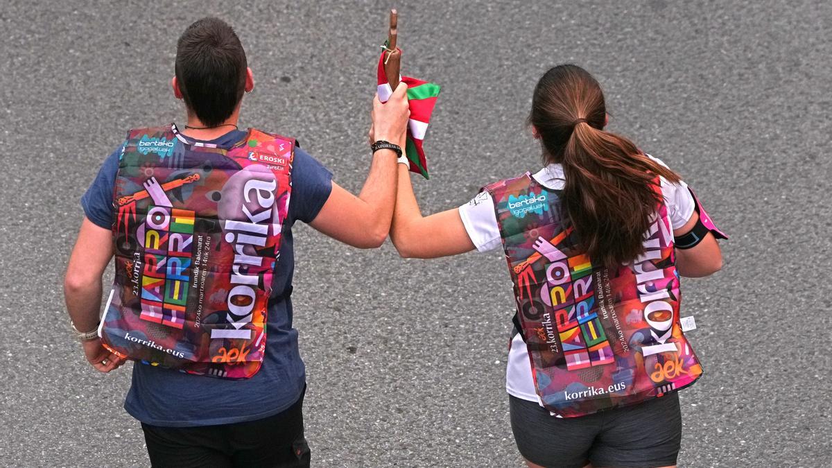 Varios atletas durante el inicio de la Korrika 2024