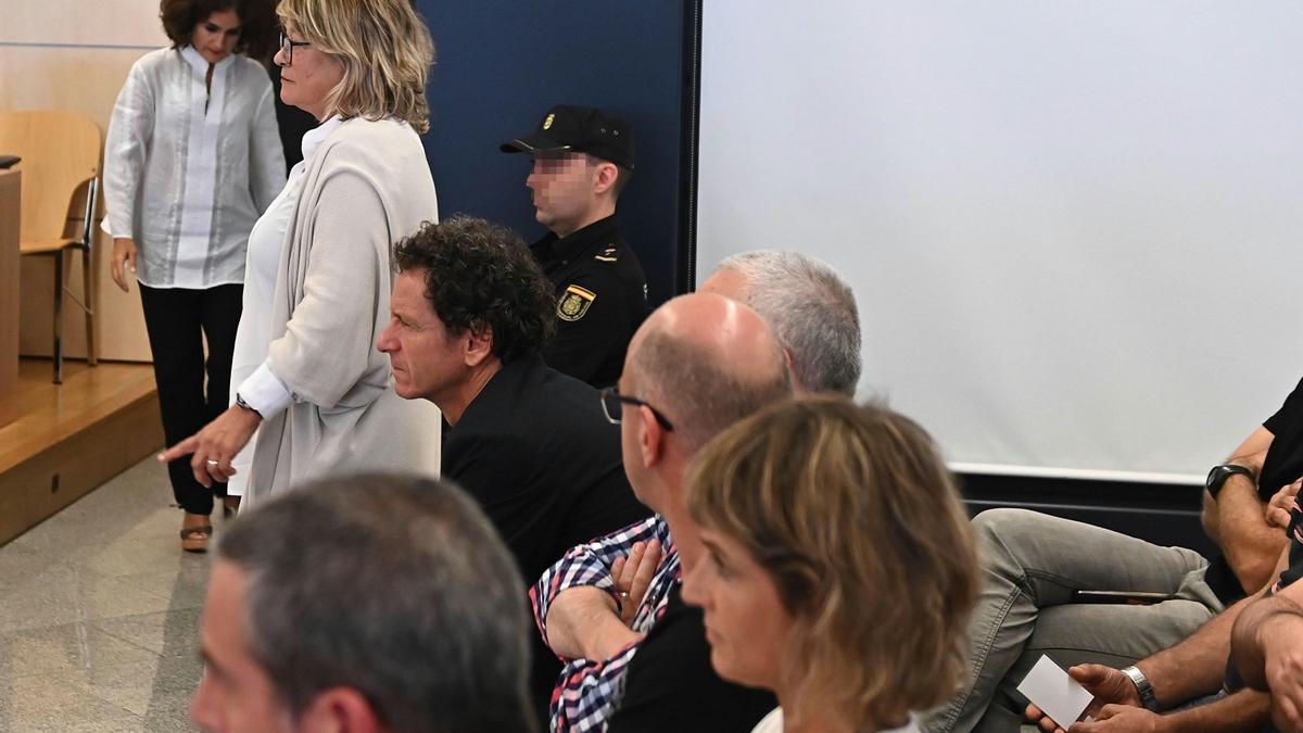 Arantza Zulueta, de pie durante el juicio en la Audiencia Nacional
