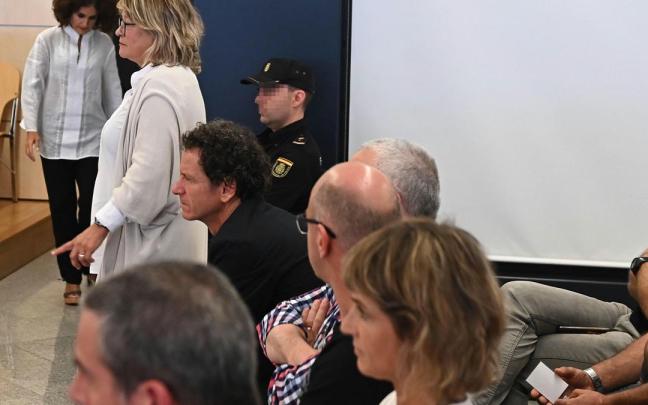 Arantza Zulueta, de pie durante el juicio en la Audiencia Nacional