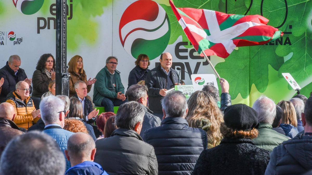 Los burukides del PNV en un acto del partido.