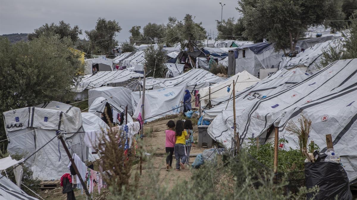 Campamento para migrantes y refugiados junto al campo de Moria, en Lesbos