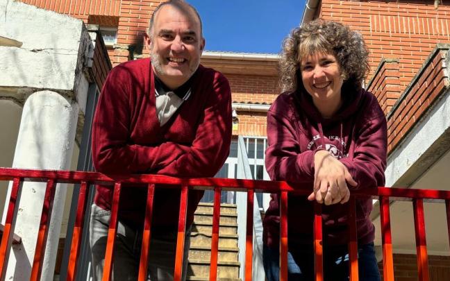 Eneko Alkorta y Nagore Oria, contentos de trabajar en Zangozako Ikastola.