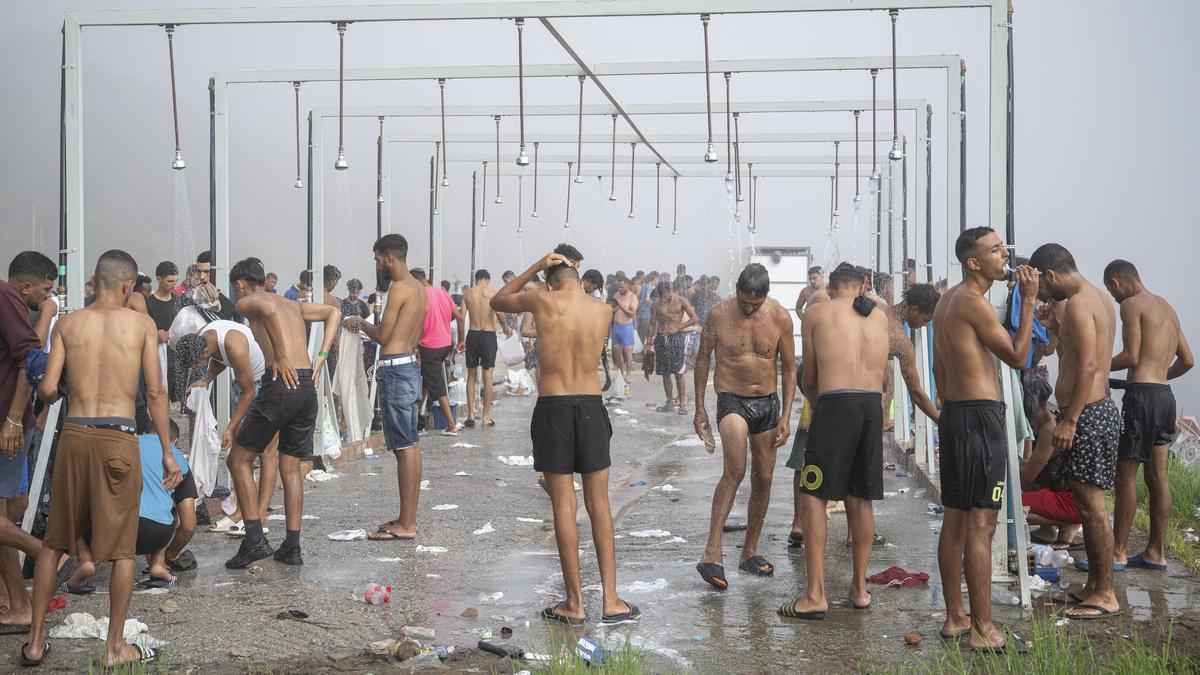 En imágenes: Situación migratoria en las naves del Tarajal