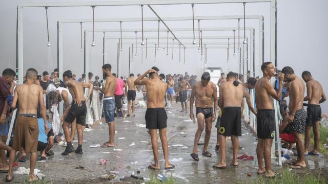 En imágenes: Situación migratoria en las naves del Tarajal