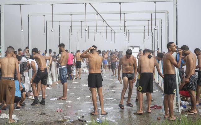 En imágenes: Situación migratoria en las naves del Tarajal