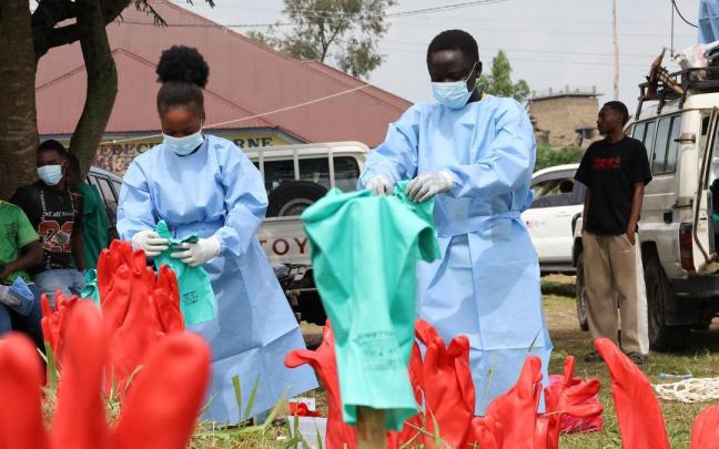 La Organización Mundial de la Salud (OMS) ha avisado que, a diferencia de otras cepas del ébola, "actualmente no existen tratamientos ni vacunas aprobados específicos para la cepa Bundibugyo".