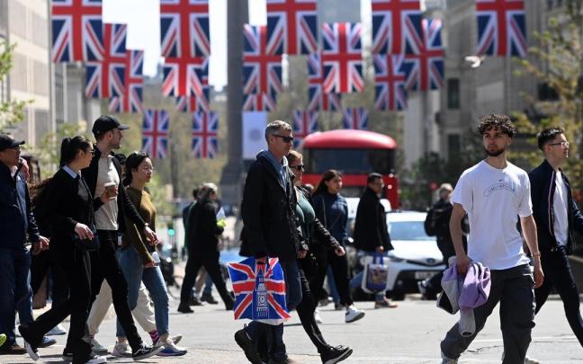 Londres se engalana para la coronación de Carlos III, que tendrá lugar este sábado. Londres se engalana para la coronación de Carlos III, que tendrá lugar este sábado.