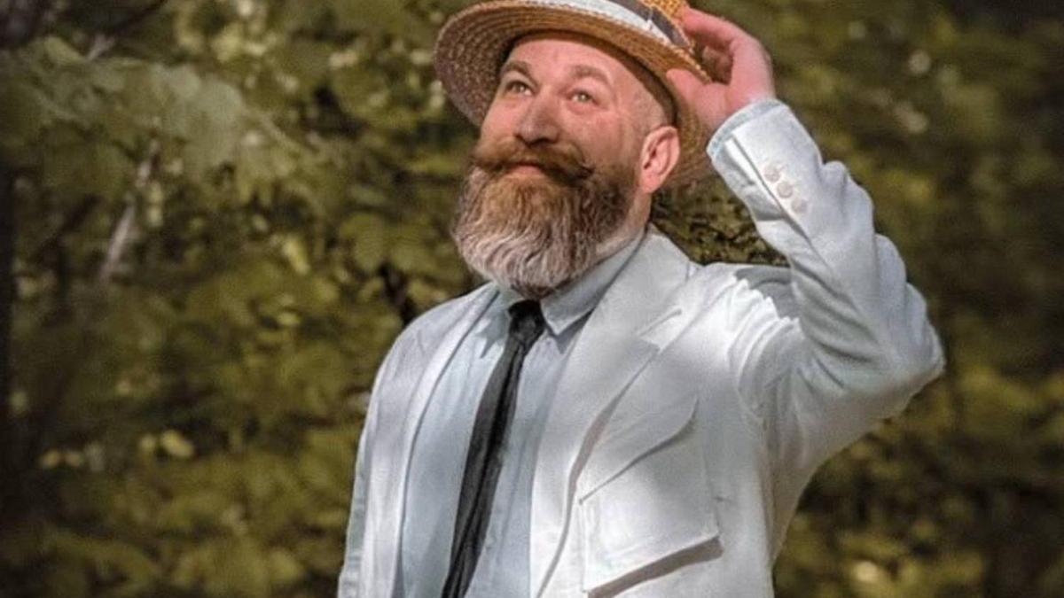 Vinti es quien se encuentra tras este perfil de redes sociales con un marcado estilo eduardiano.