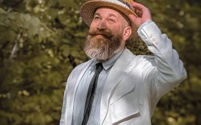 Vinti es quien se encuentra tras este perfil de redes sociales con un marcado estilo eduardiano.