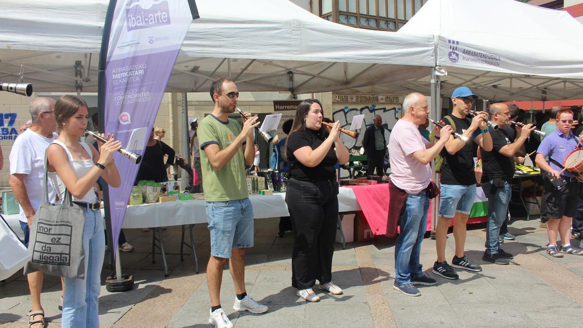 Pablo Ugarte y Olatz Zuazubiskar (segundo y tercera) serán algunas de las nuevas caras estos sanjuanes.
