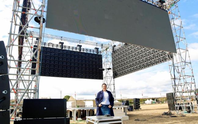 La secretaria del EBB del PNV Maitane Ipiñazar, ante la nueva plataforma redonda del Alderdi Eguna