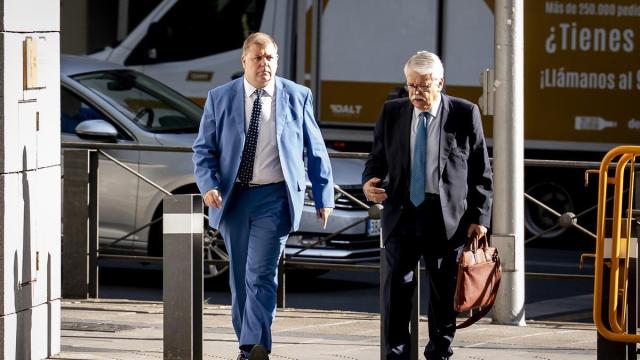 El expresidente de Correos Juan Manuel Serrano acude a la Audiencia Nacional por el ‘caso Leire Díez’