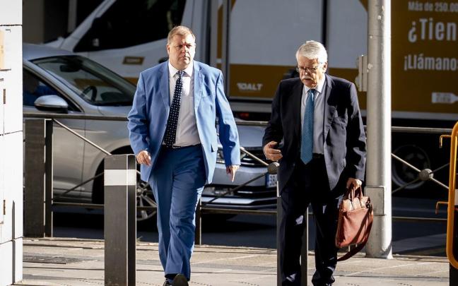 El expresidente de Correos Juan Manuel Serrano acude a la Audiencia Nacional por el ‘caso Leire Díez’