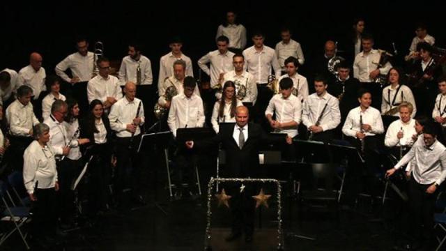 La banda de Arrasate Musikal en el concierto de fin de año de 2024.