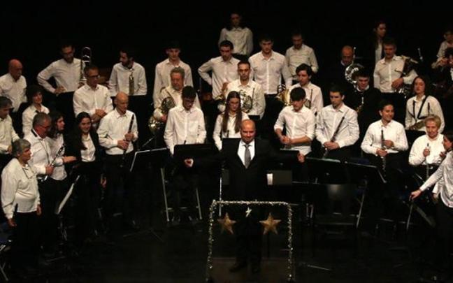 La banda de Arrasate Musikal en el concierto de fin de año de 2024.