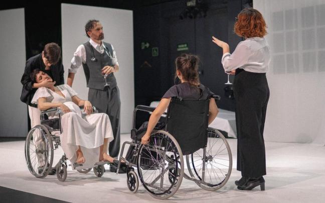 Escena de esta obra, que llega el sábado al teatro de Barakaldo. Escena de esta obra, que llega el sábado al teatro de Barakaldo.