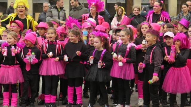 Urretxu-Zumarraga ikastolako ikasleak eta irakasleak, iazko inauterietan.