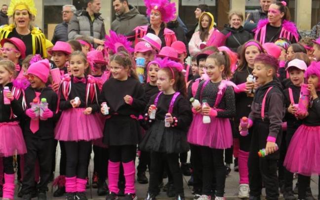 Urretxu-Zumarraga ikastolako ikasleak eta irakasleak, iazko inauterietan.