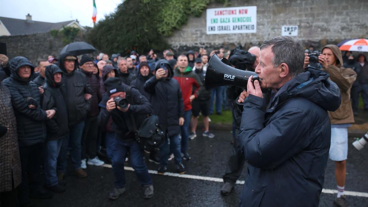 La tensión vuelve a Irlanda del Norte con la celebración de una marcha protestante por un barrio católico.