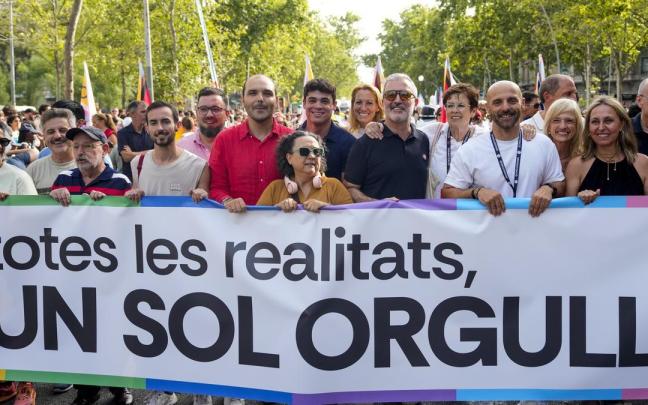 Cabecera de la manifestación del Pride Barcelona