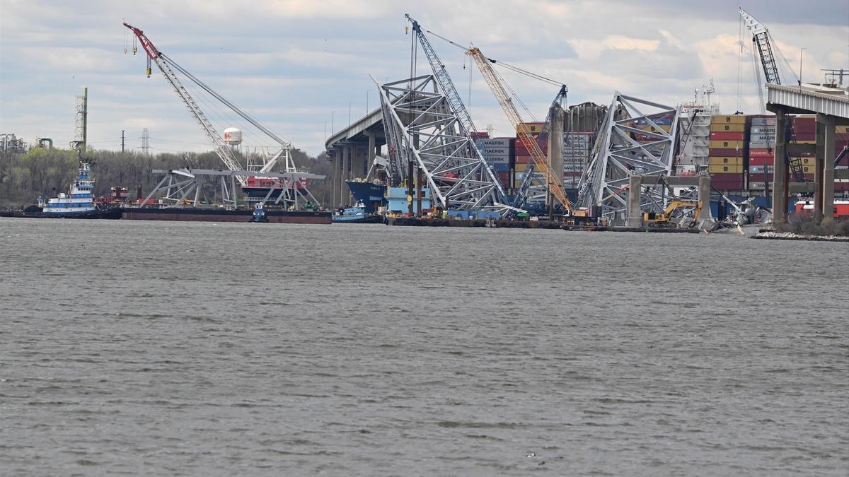 El puente de Baltimore colapsó tras el choque del barco.