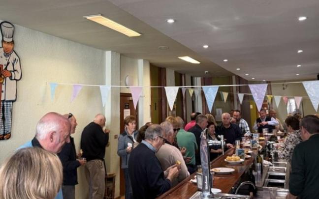 vista del bar-restaurante del Hogar del Jubilado de Azkoitia antes de su cierre hace seis años.