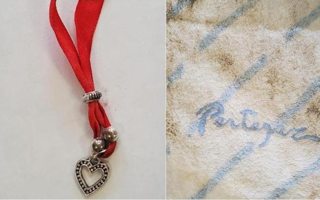 El colgante y la manta que ha dado a conocer la Policía.