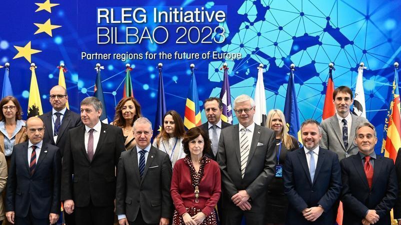 El lehendakari, Iñigo Urkullu, con la secretaria general de Acción Exterior, Marian Elorza, en el encuentro de Rleg en Bilbao, en 2023