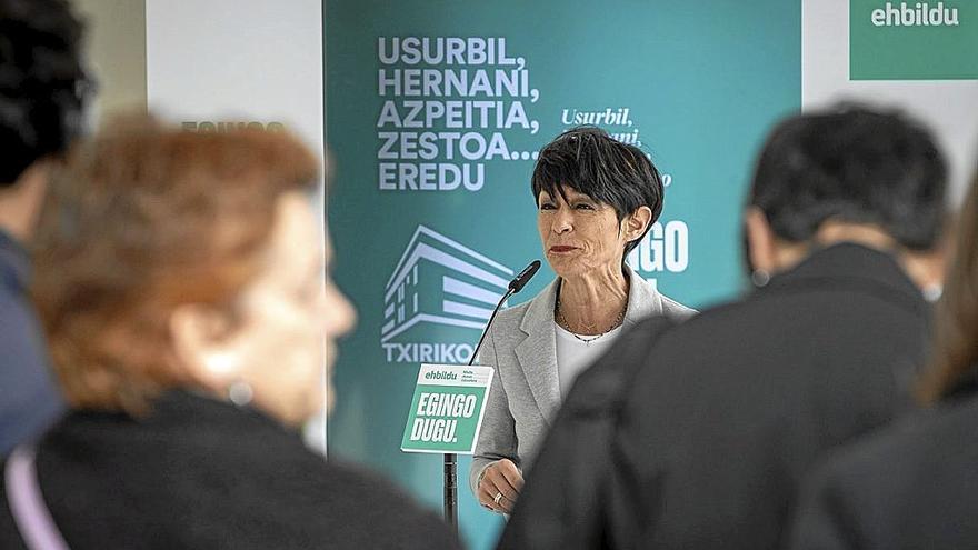 La candidata de EH Bildu a diputada general de Gipuzkoa, Maddalen Iriarte, ayer en Usurbil. | FOTO: EFE
