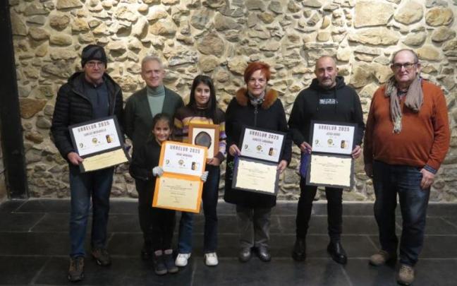 Sarituak, Jon Luqui alkatearekin eta Javier Aguado Mineralogia Asteko sustatzailearekin.