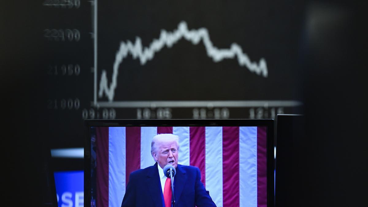 El 'arancelazo' de Donald Trump ha hundido las bolsas y ha azuzado la bronca política