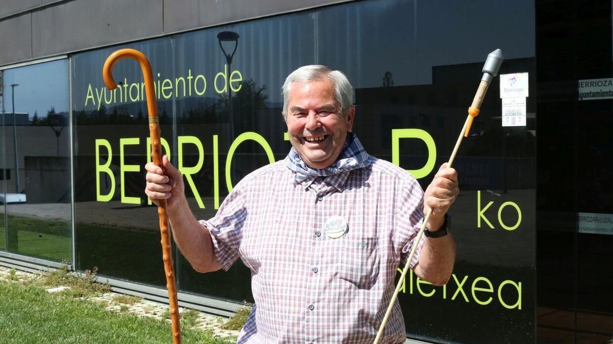 Ángel Jabato Villalba, miembro del centro Iruñalde, será el responsable de lanzar el cohete que sostiene el próximo 30 de agosto en Berriozar.