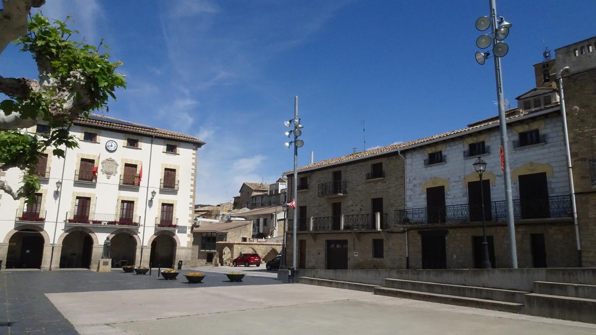 La plaza Consistorial de Aibar.