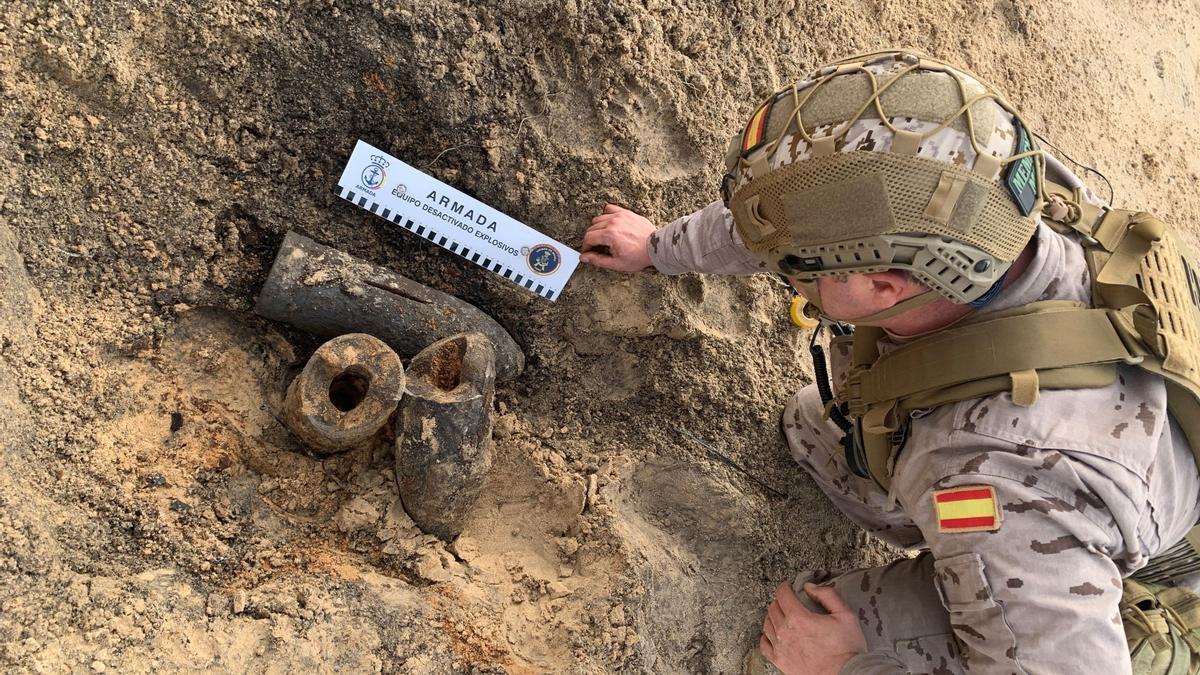 Proyectiles hallados en la playa de Camposoto en San Fernando (Cádiz).