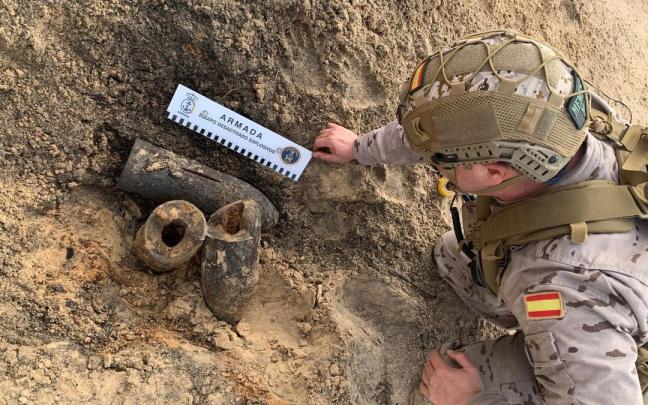 Proyectiles hallados en la playa de Camposoto en San Fernando (Cádiz).