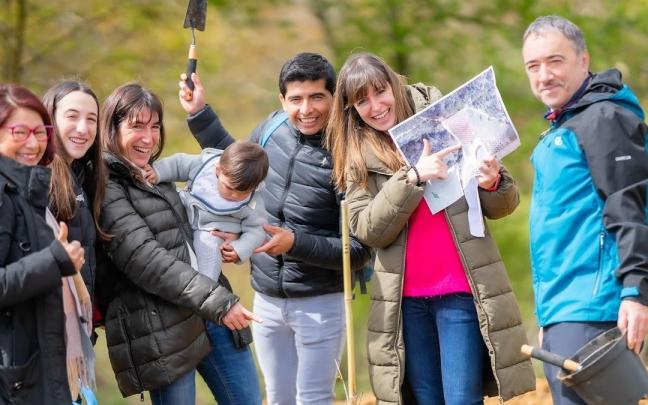 El objetivo es dar la bienvenida a los recién nacidos y reunir a sus familias en torno a un gesto simbólico
