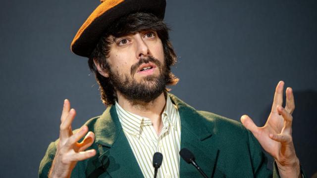 El escritor David Uclés interviene tras ganar el 82º Premio Nadal con 'La ciudad de las luces muertas' durante la ceremonia del 82º Premio Nadal de novela