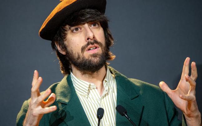 El escritor David Uclés interviene tras ganar el 82º Premio Nadal con 'La ciudad de las luces muertas' durante la ceremonia del 82º Premio Nadal de novela