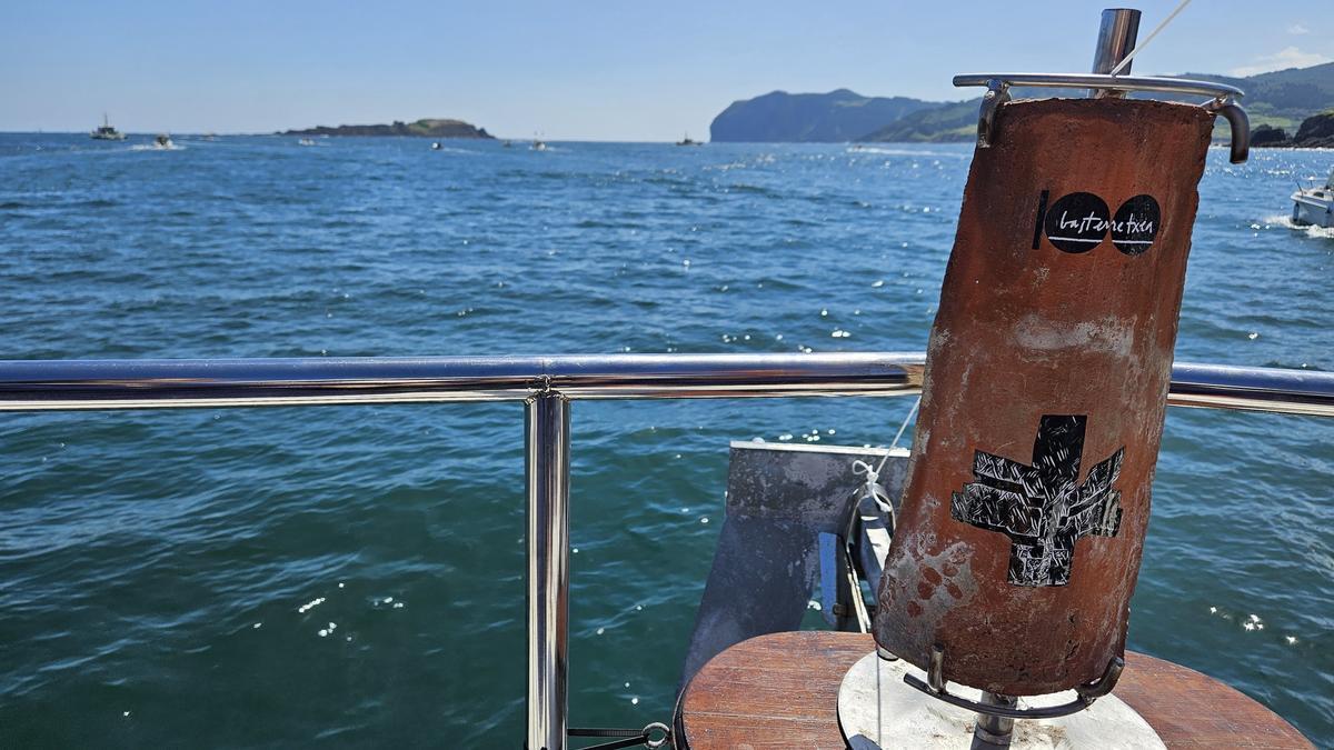 Tradicional teja de fiestas de la Madalena en Bermeo