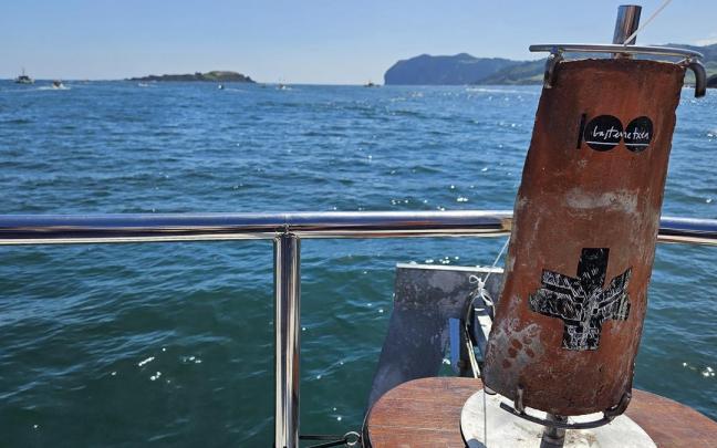Tradicional teja de fiestas de la Madalena en Bermeo