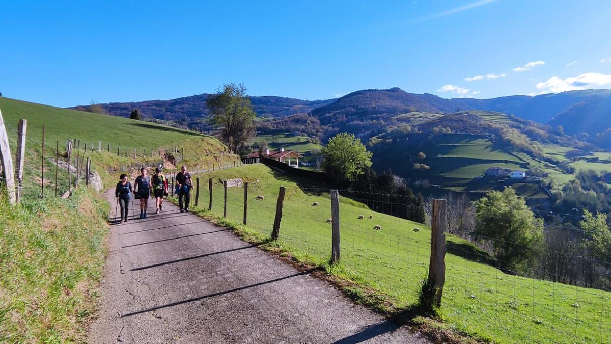 Primeras rampas con Lizartza y Gaztelu al fondo