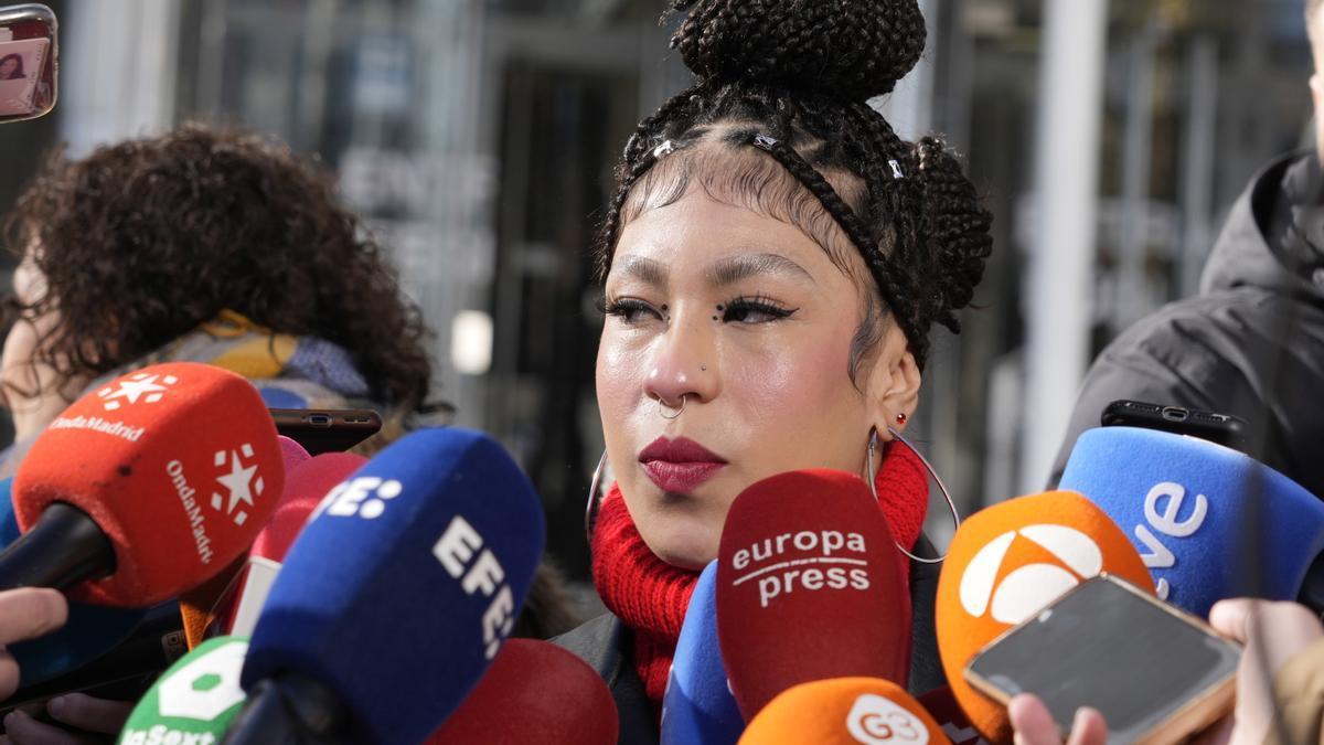 Lesly Ochoa atiende a los medios a su llegada a los juzgados de Plaza de Castilla.