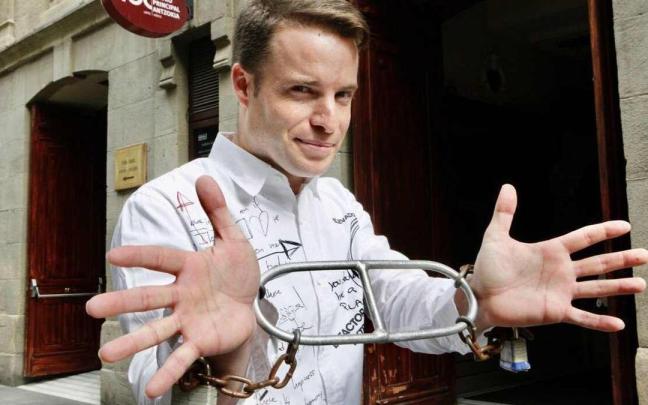 Iñaki Ruiz de Galarreta en el exterior del Principal PILAR BARCO