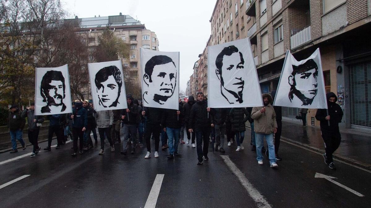 Manifestación en recuerdo a las víctimas del 3 de marzo de 1976 celebrada haca 21 días en la capital alavesa