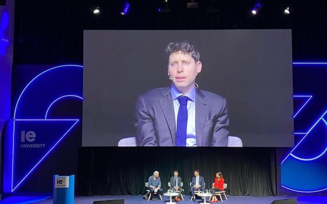 Sam Altman, CEO de OpenAI, interviene en una conferencia.