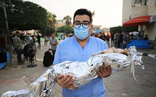 Las autoridades de la Franja han asegurado que 2.300 niños palestinos han muertos desde el pasado 7 de octubre.