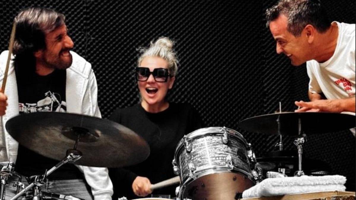 Amaia Montero en un ensayo con 'La Oreja de Van Gogh'