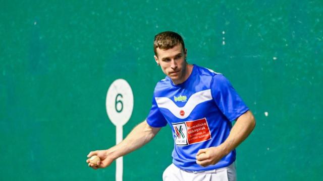 Iñaki Artola, en una elección de material. Arnaitz Rubio